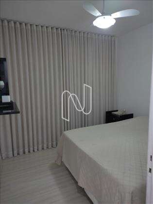 Quarto (ângulo 2) 