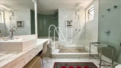 Suíte dos sonhos com hidromassagem relaxante.