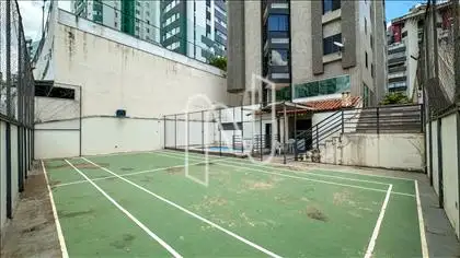  Diversão garantida: quadra e piscina!