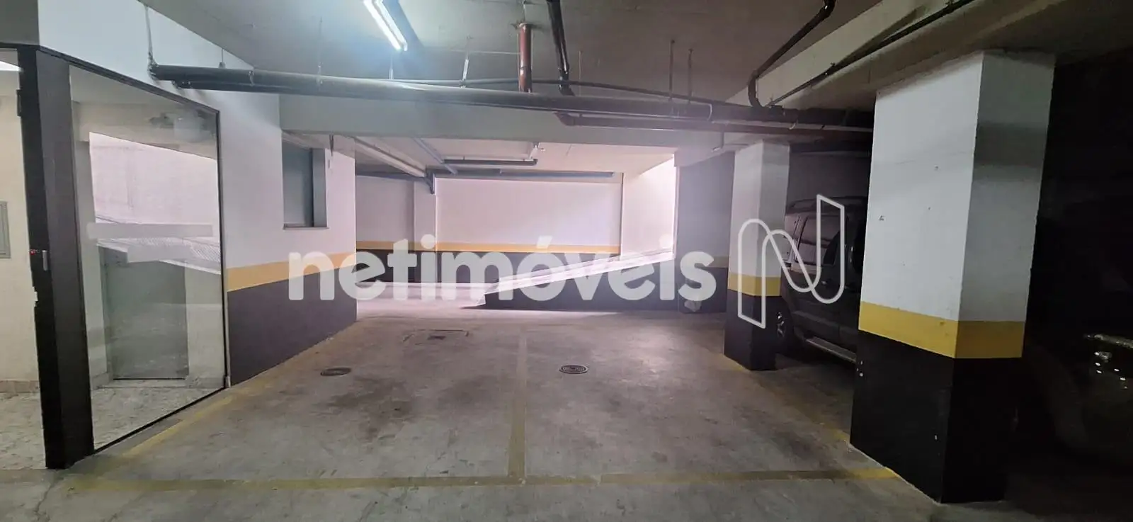 02 vagas de garagem , mais 02 em linha