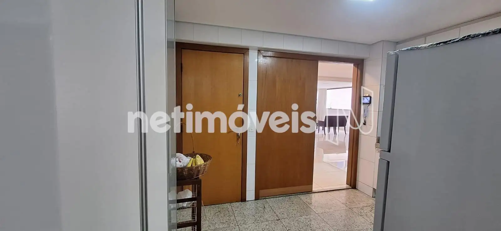 Vista da Cozinha para o Salão
