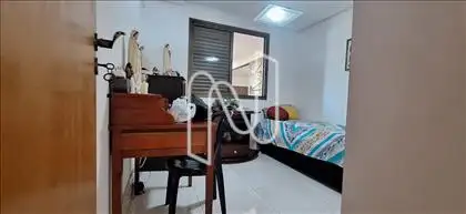 Quarto 03 com armários