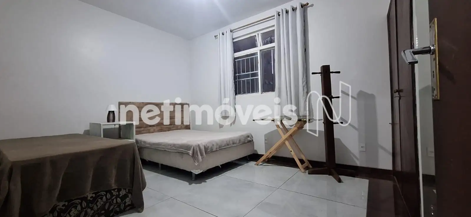 Quarto 3 de 4, todos com armários.