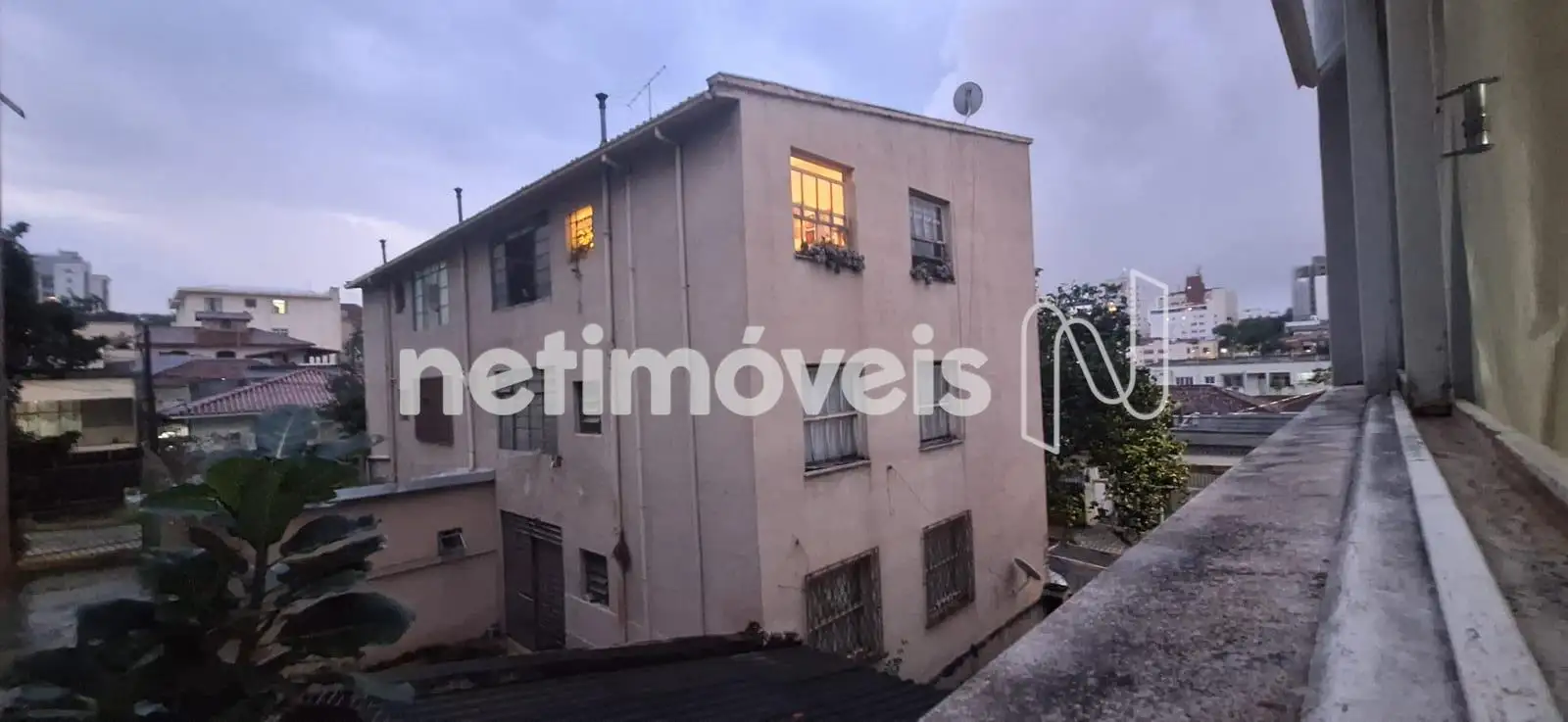 Vista da sala, lembra um ar de interior leve