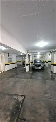 Garagem cabe até 02 Carros, tem box também