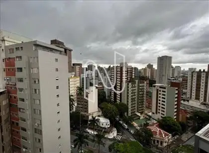 Vista e próximo a todo tipo de comércio