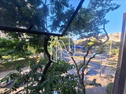 Vista da Janela ao lado da loja 