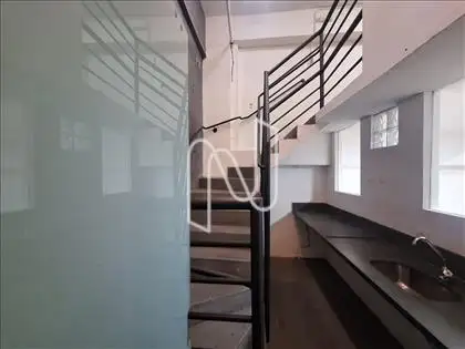 Escadas para o segundo andar 
