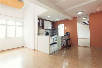 Sala de jantar e cozinha americana