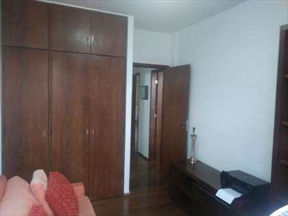Quarto com armário