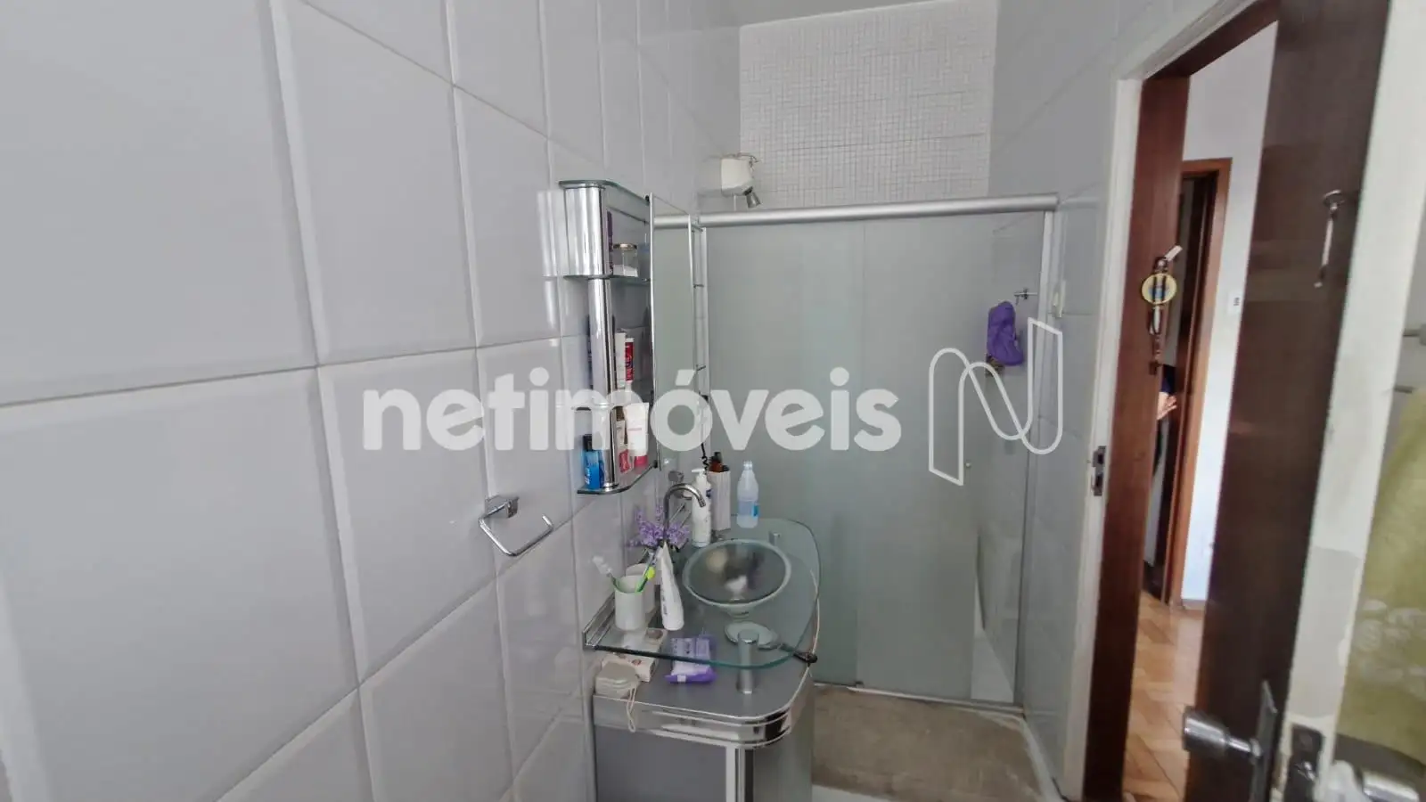 Banho suíte ângulo 1