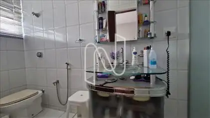 Banho suíte ângulo 2