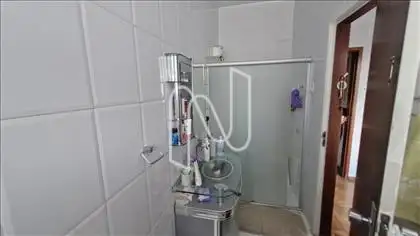 Banho suíte ângulo 1