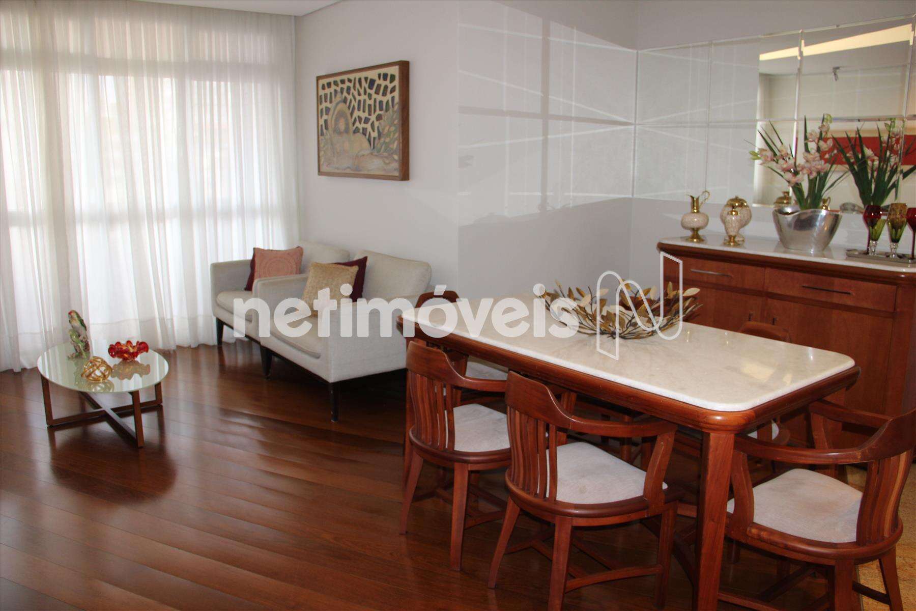 Sala para dois ambientes.