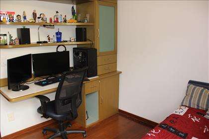 Terceiro quarto.