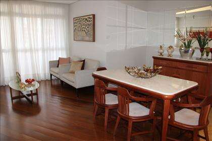 Sala para dois ambientes.