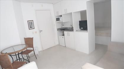 Sala com estante