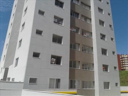 Prédio imponente, torre única