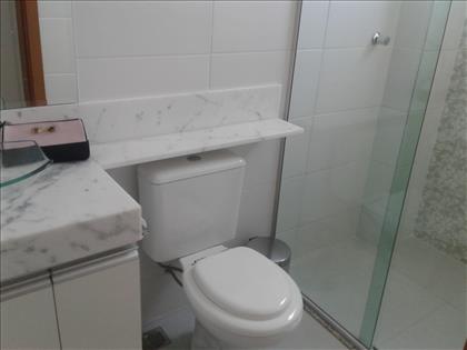 Banho da suite com armário