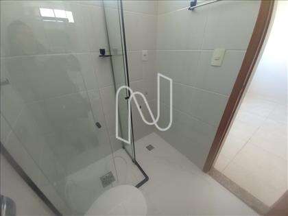 Banho suíte, ângulo 2 