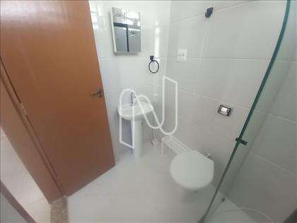Banho suíte, ângulo 1 