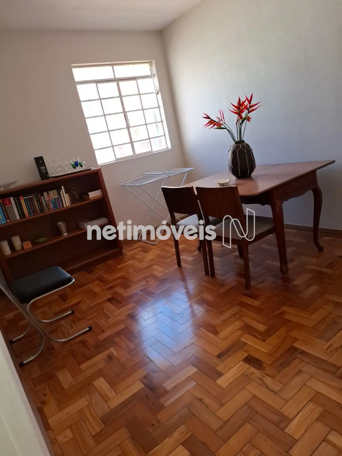 Sala de jantar ângulo 1