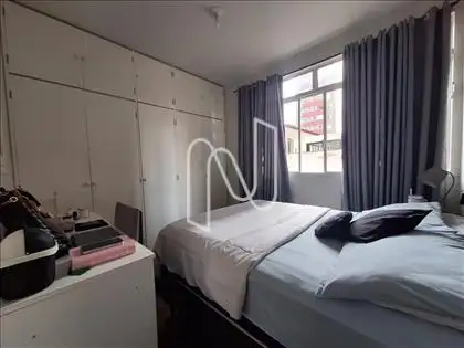 Quarto com armário