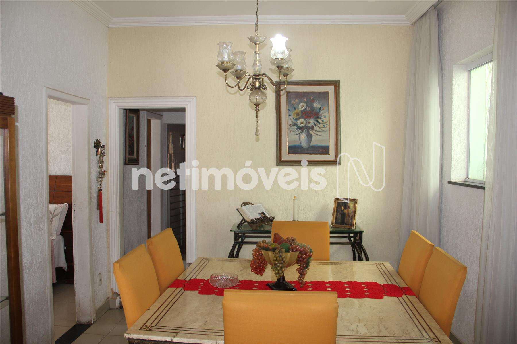 Sala de jantar ângulo 1