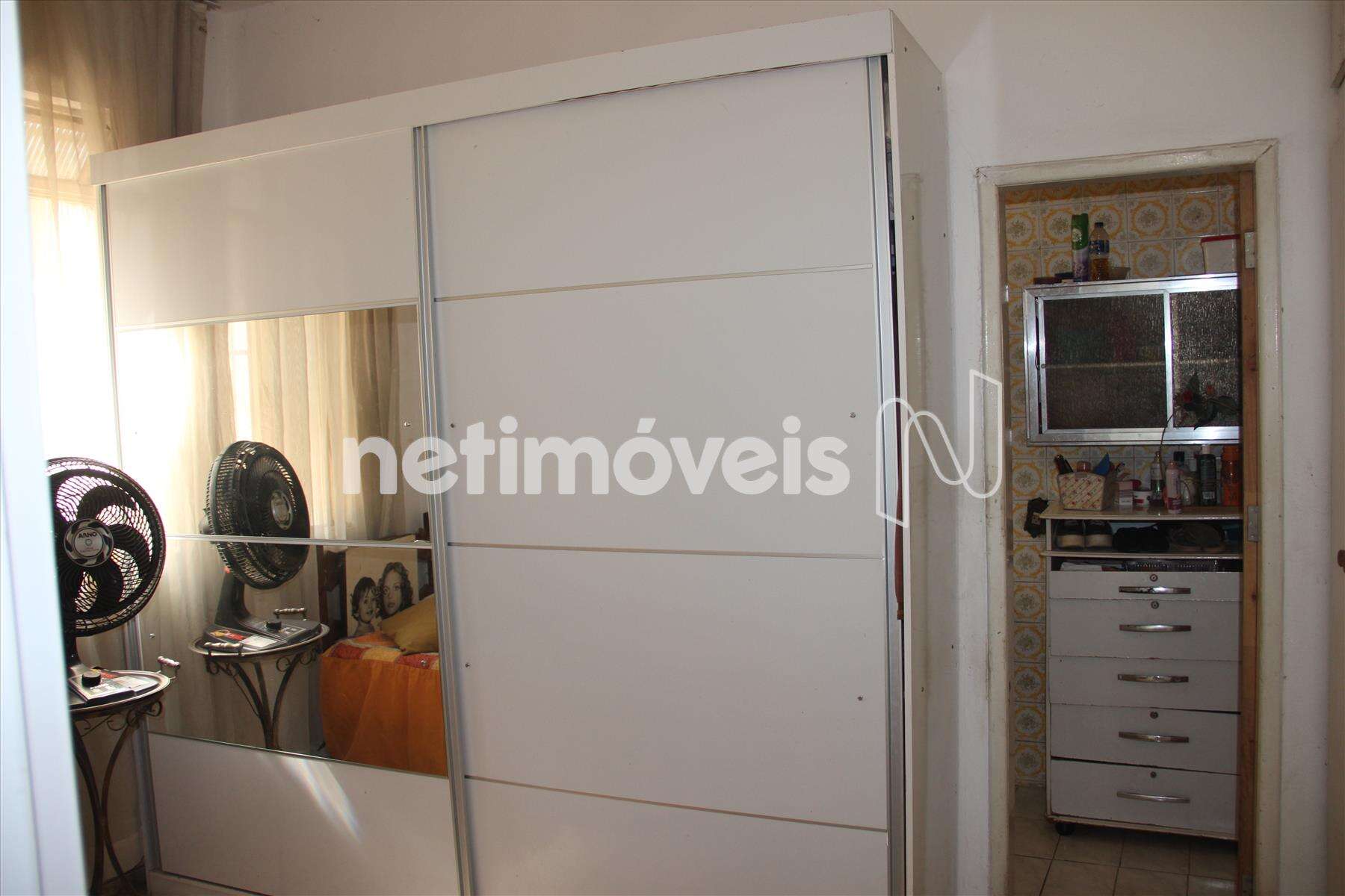 Quarto Três ângulo 1