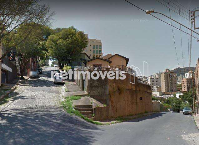 Esquina com Rua Chefe Pereira