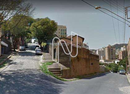 Esquina com Rua Chefe Pereira