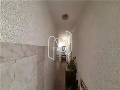 Corredor que leva para churrasqueira 