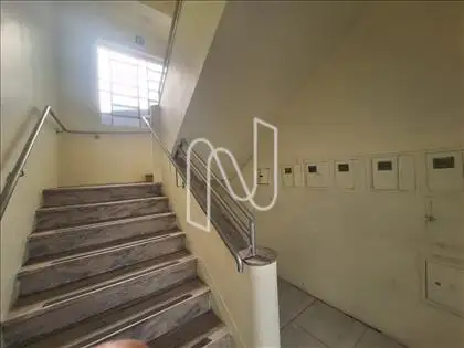 Só um lance e meio de escada 