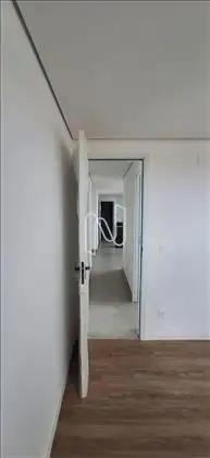 Vista ângulo do quarto para sala 
