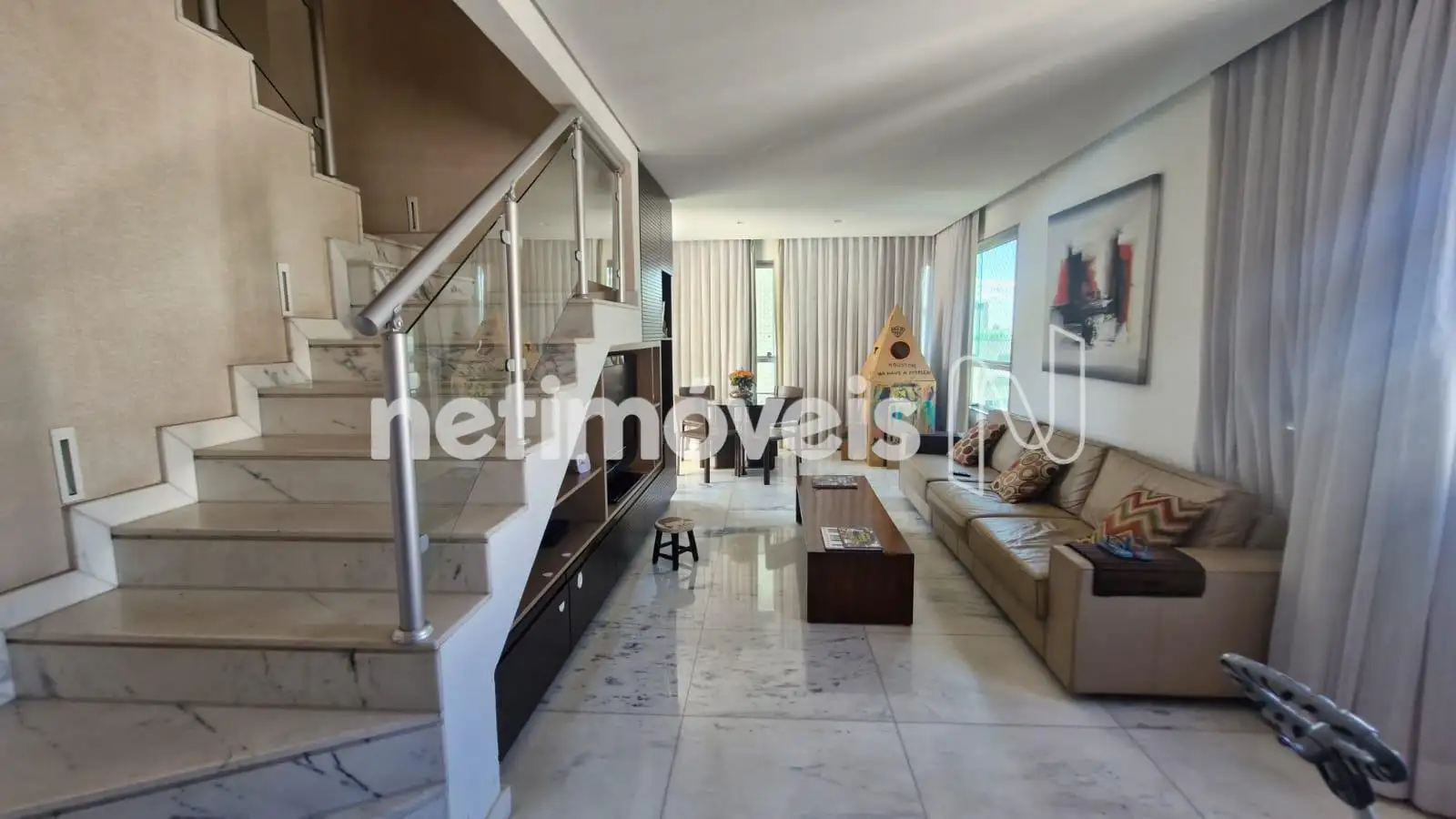 Sala três ambientes em mármore