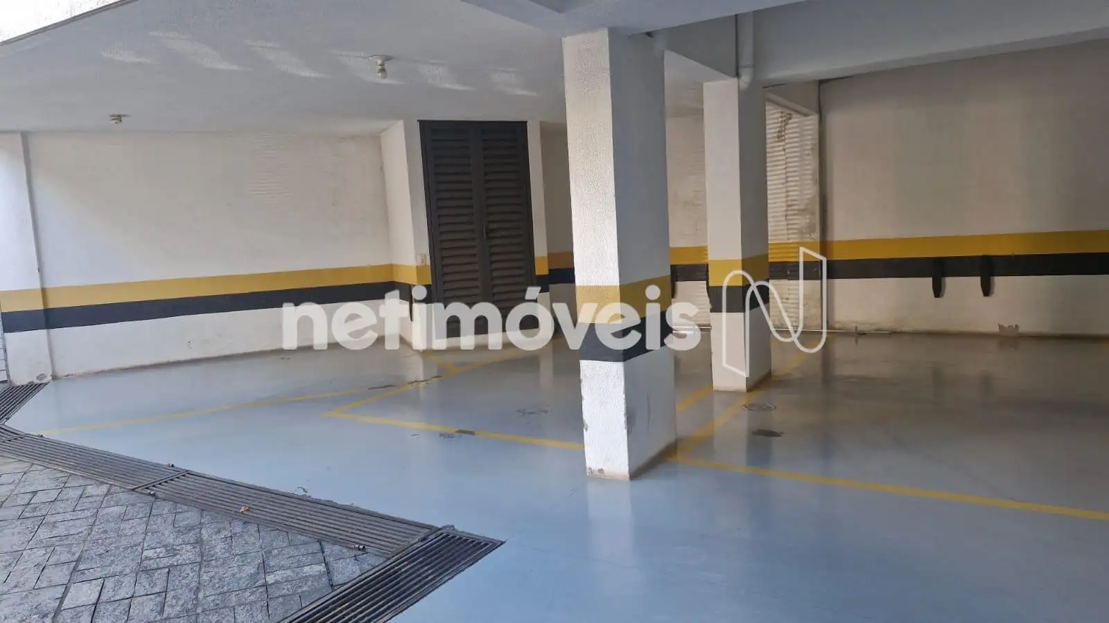 Três vagas independentes e cobertas