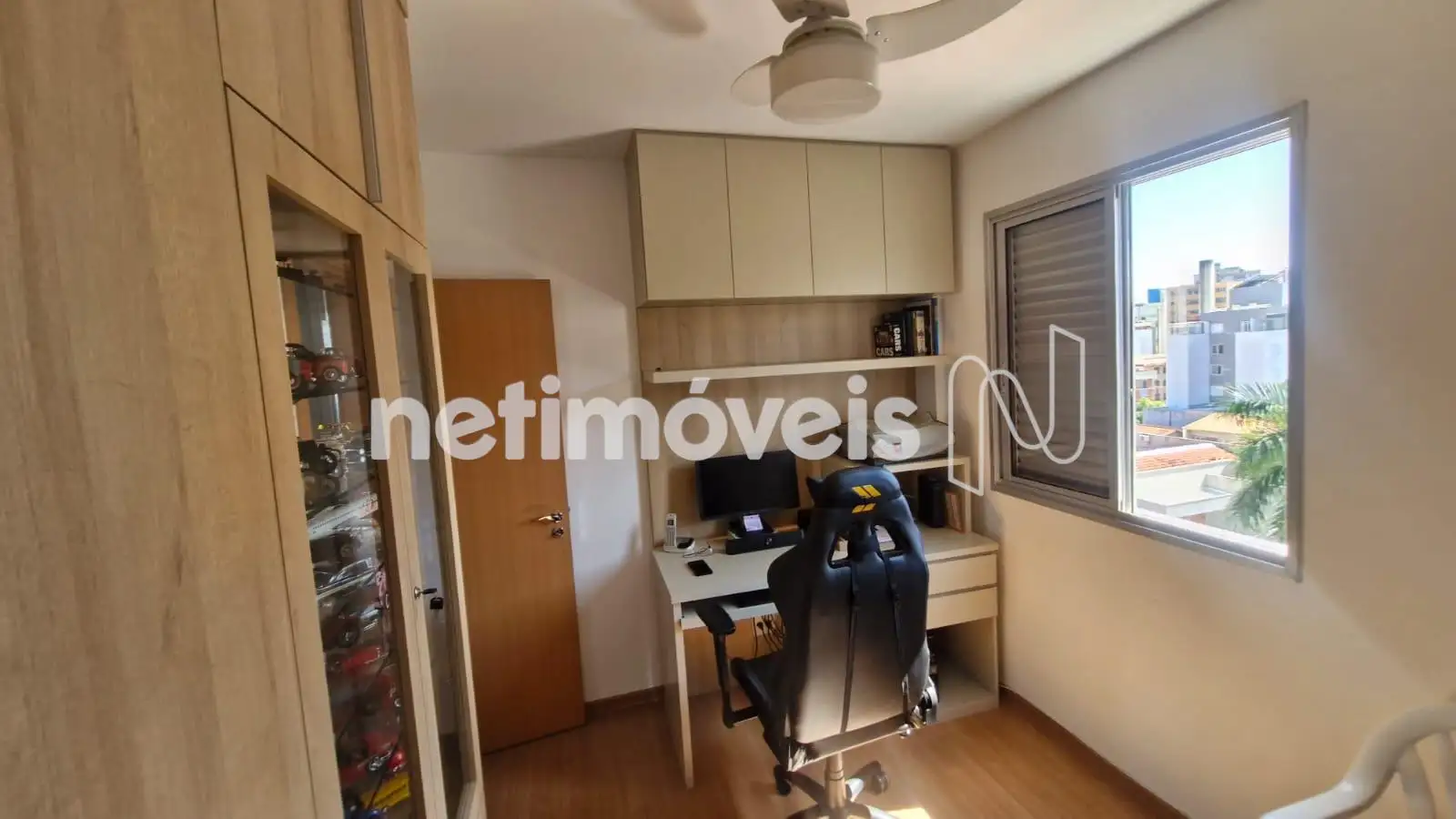 Quarto dois ângulo dois