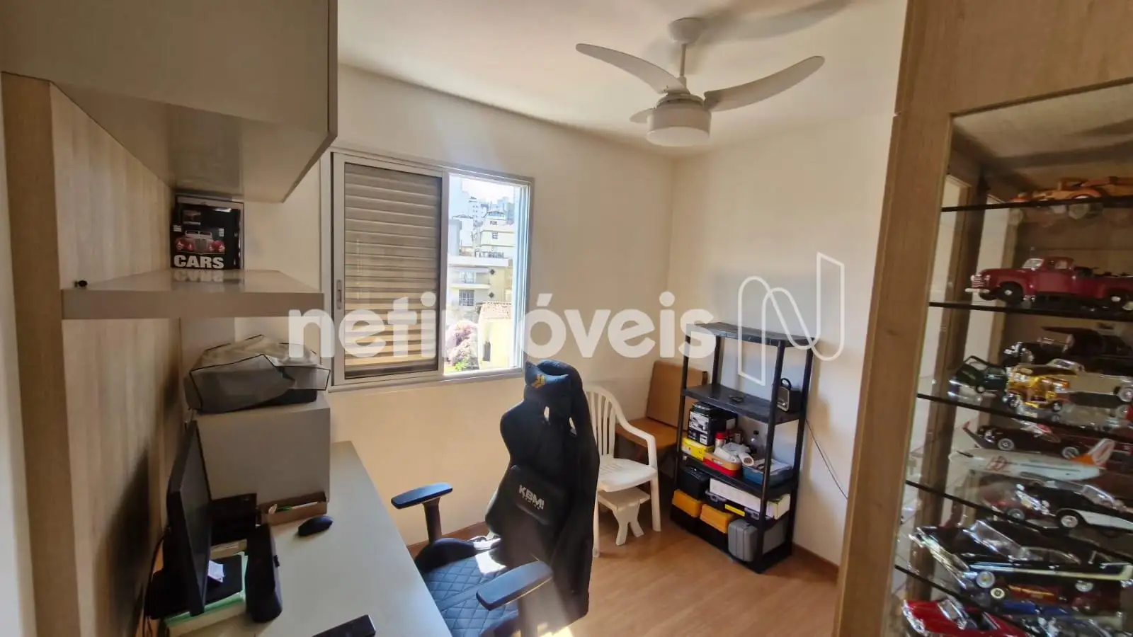 Quarto dois ângulo um
