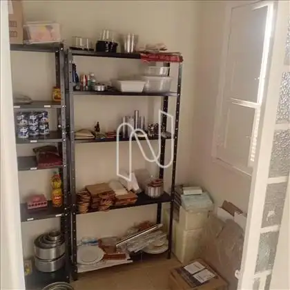 Quarto de serviço, transformado em despensa