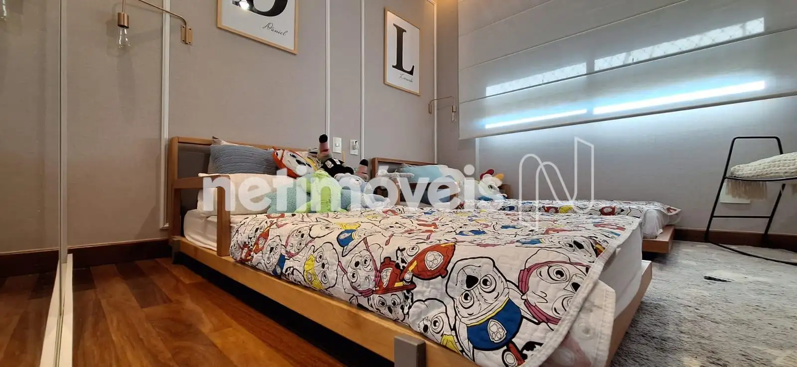 Quarto 2, detalhe madeira maciça piso