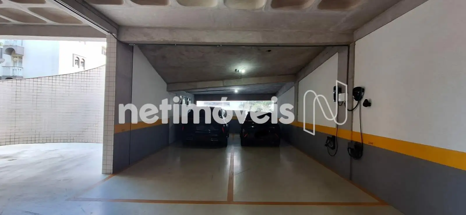 Garagem para 04 Carros, Tomadas Elétricas