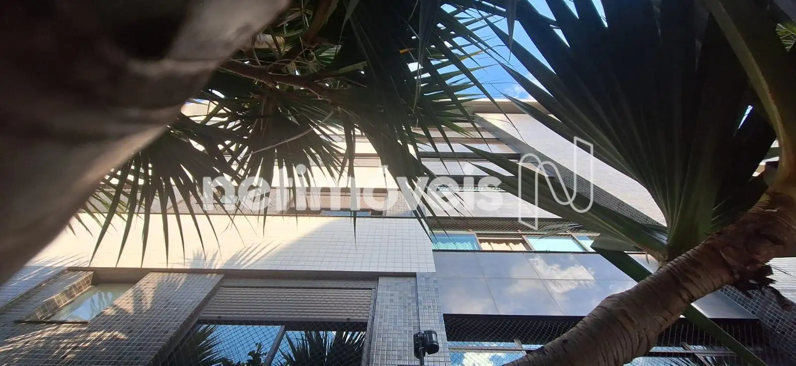 Fachada , Rua Plana e Muito Tranquila