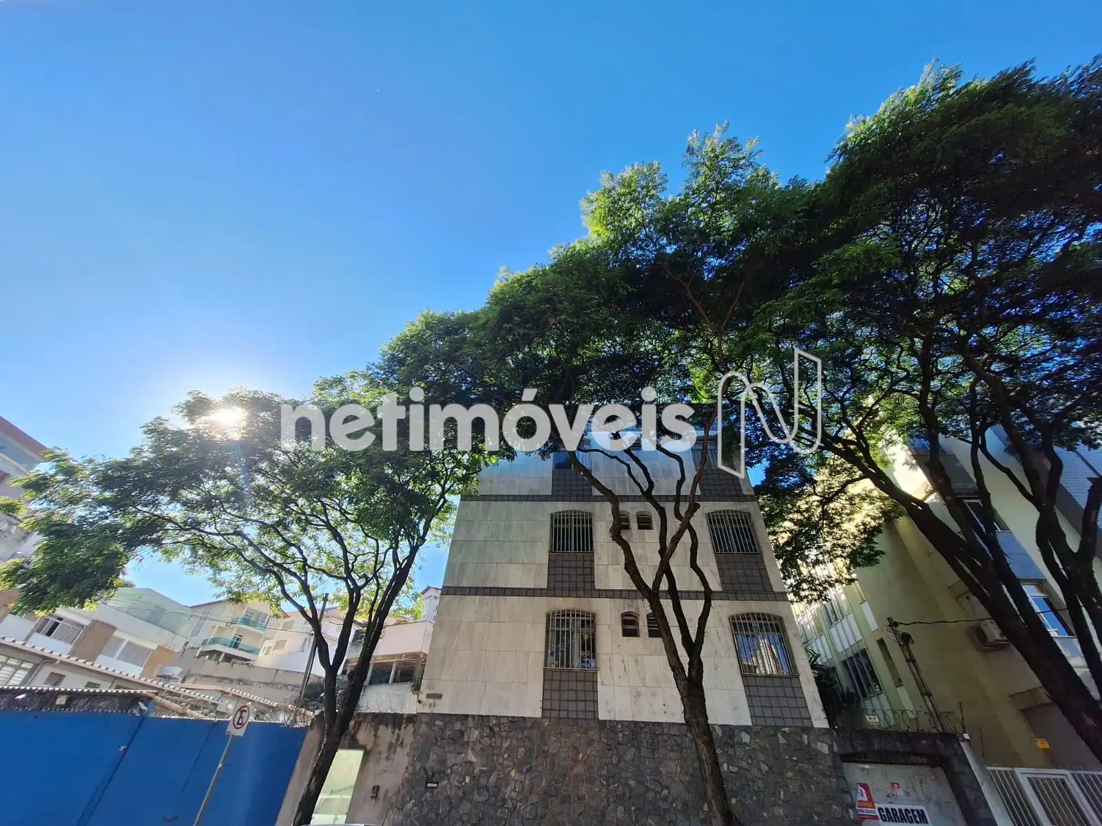 Próximo ao comércio local