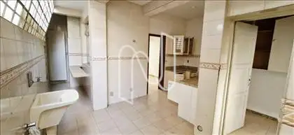 Área de serviços e cozinha 
