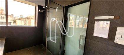 Porta do banheiro do espaço fitness
