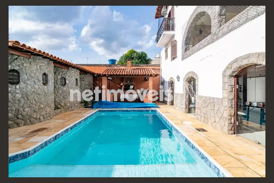 Àrea externa com piscina