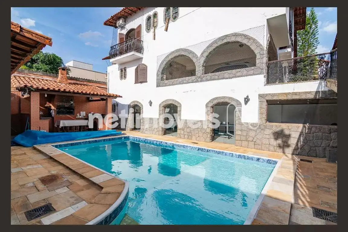 Àrea externa com piscina