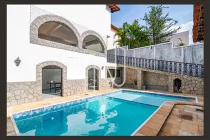 Àrea externa com piscina
