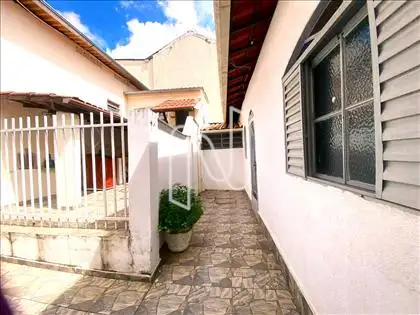   Casa principal e Edícula