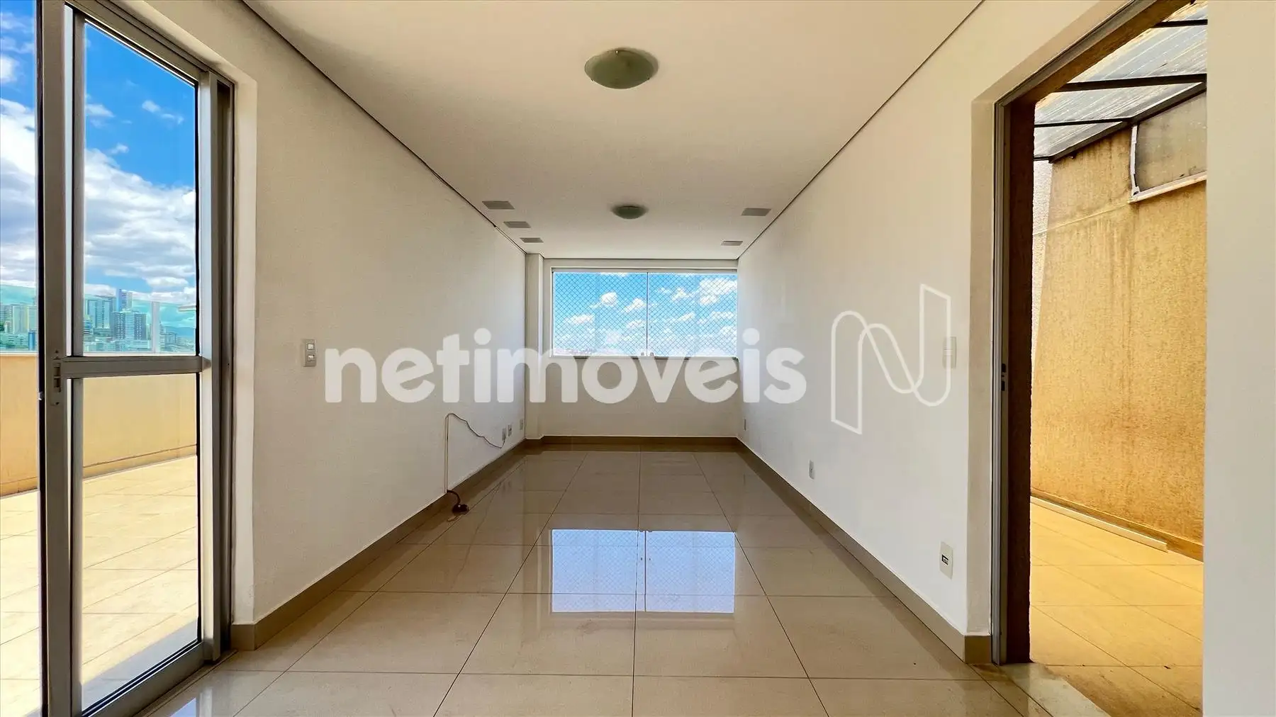 Sala ampla 2° andar